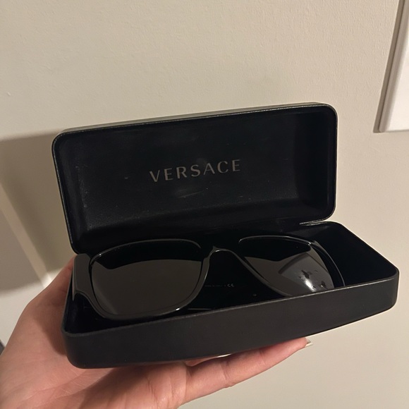 Worn once Versace Greca sunglasses - Picture 7 of 9
